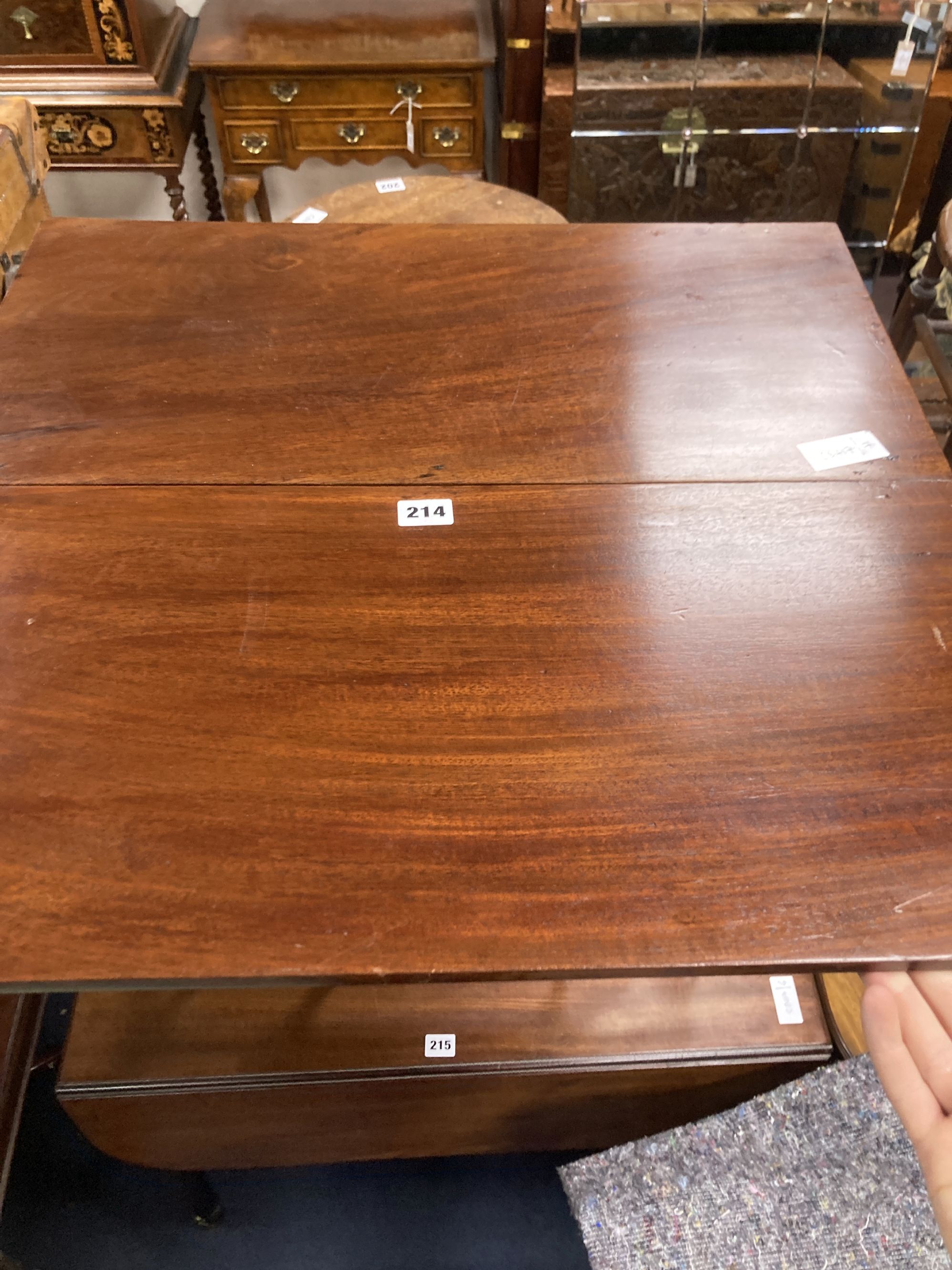 An Edwardian mahogany single drop flap spider table, width 60cm, depth 31cm, height 72cm